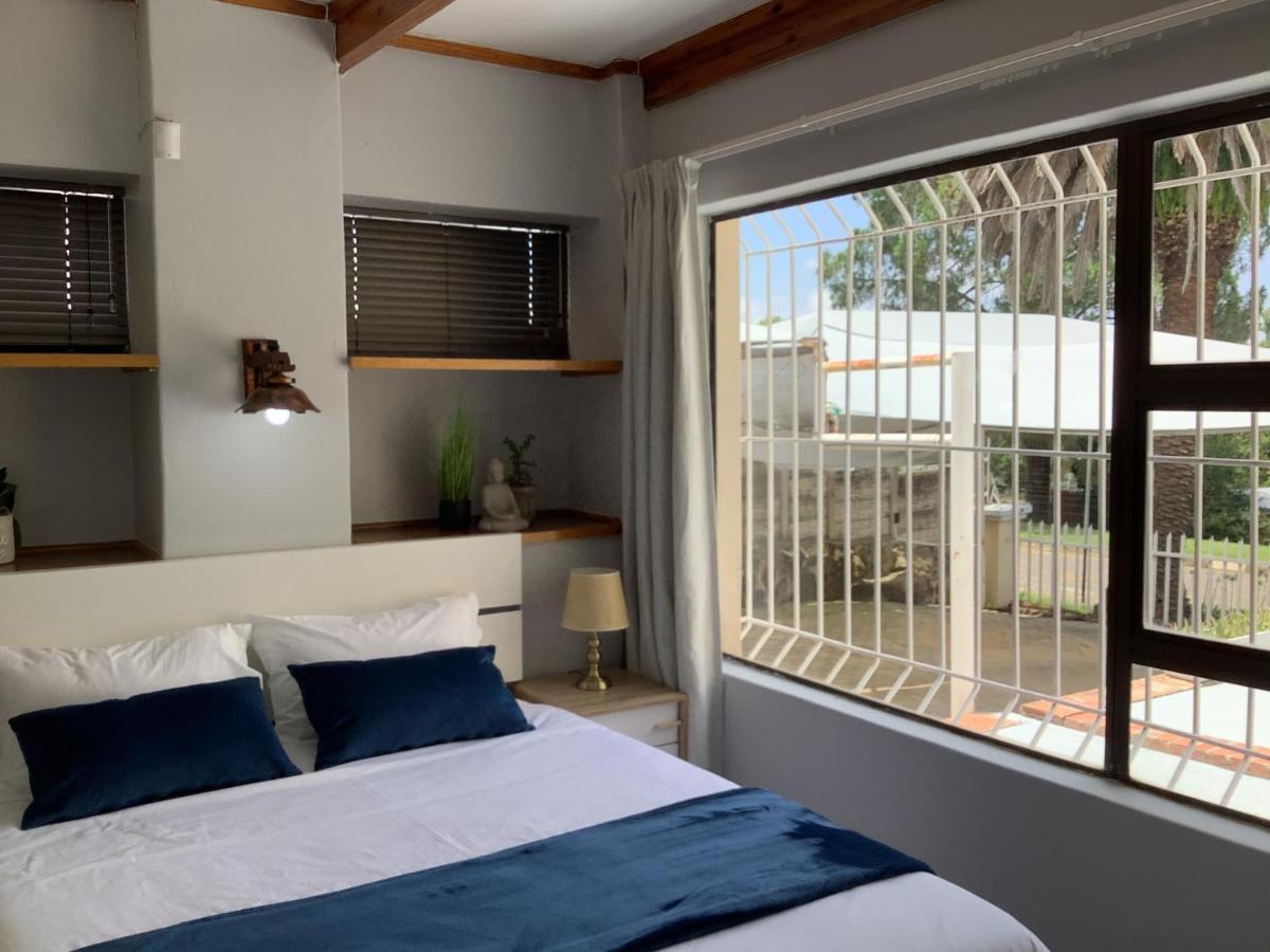Impala Suite -Entire Unit- 2 Bedroom With 1 Ensuite Bathroom Лейдисмит Екстериор снимка