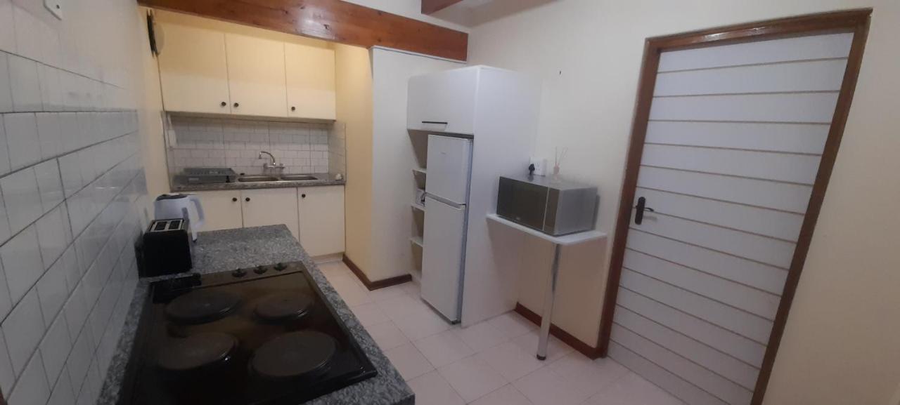 Impala Suite -Entire Unit- 2 Bedroom With 1 Ensuite Bathroom Лейдисмит Екстериор снимка